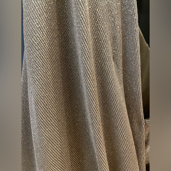 Gold Long Gown SMALL-MEDIUM - Picture 4 of 6